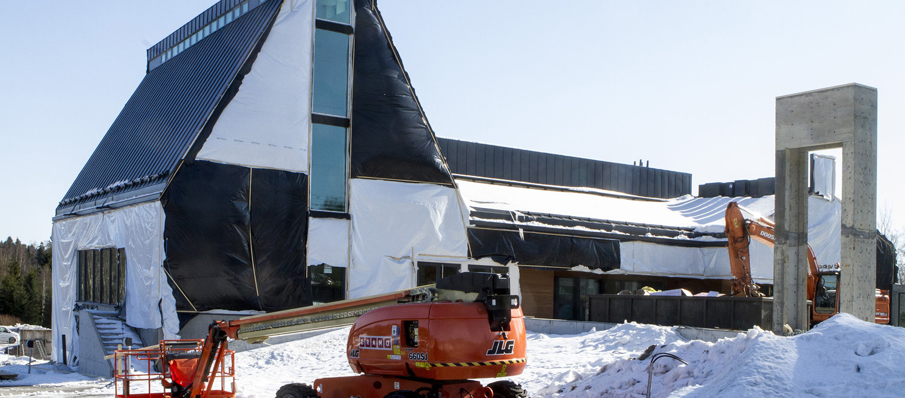 Öppna bilden i större format Kyrkan byggs