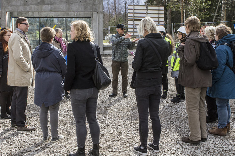 Öppna bilden i större format Kyrkan byggs