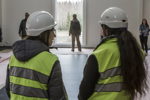 Öppna bilden i större format Kyrkan byggs